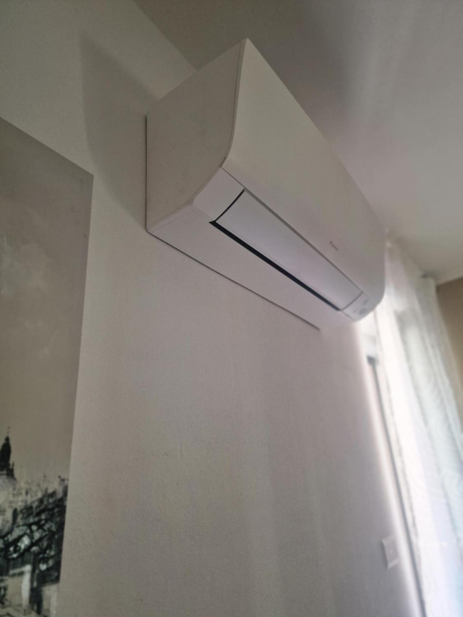 Varese Prime - Large Independent Apartment, Air Conditioning, 2 Bathrooms, 2 Free Covered Parking Spaces, No Restricted Traffic Zone, Train Station 100M, Theatre 150M, Historic City Centre Bagian luar foto